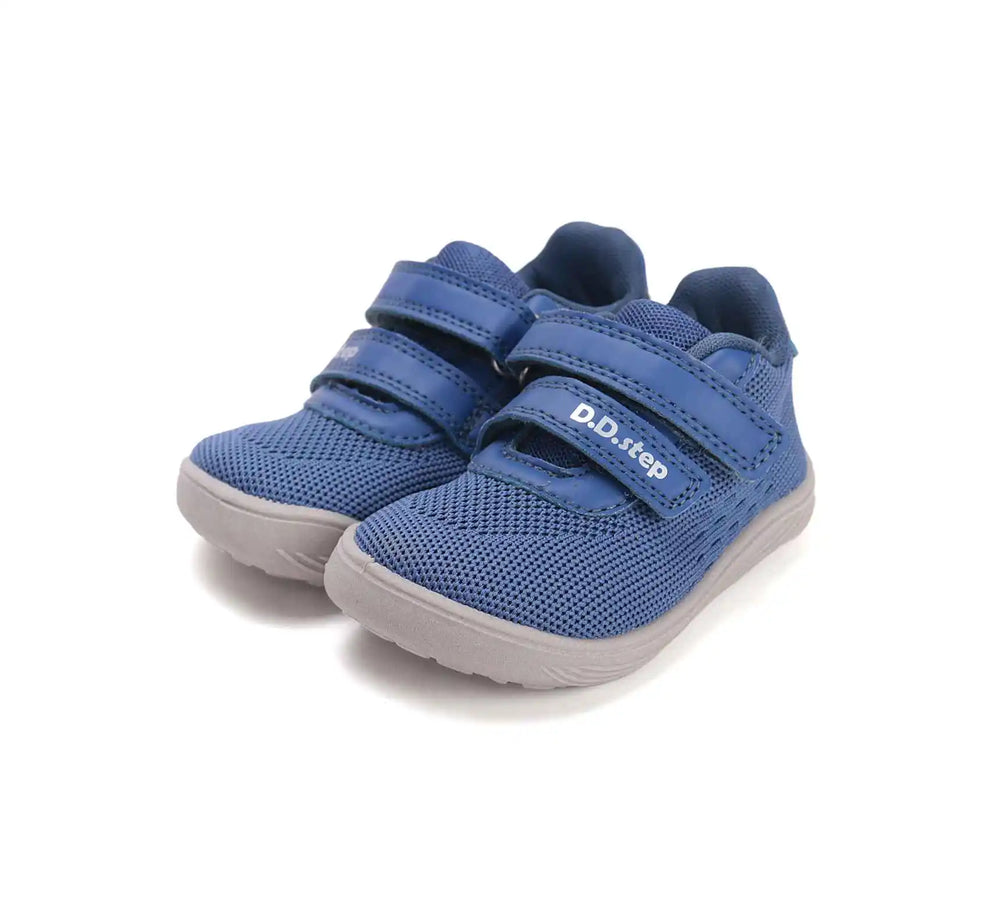 Kinder Barfuß Sportschuhe Jungen in Königsblau mit Klettverschluss und atmungsaktivem Stoff.